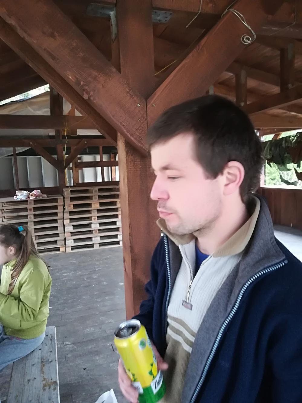 Foto z galerie „Sázení stromků v okolí Lorienského tábořiště“