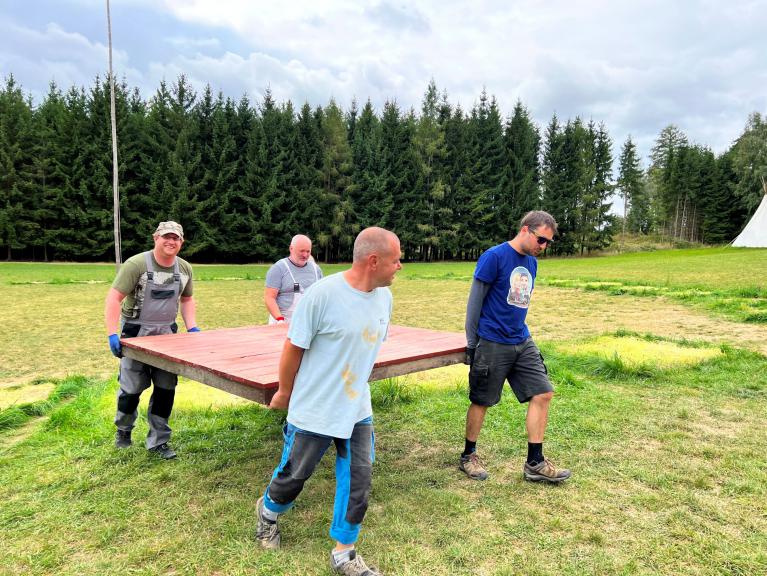 Foto akce „Bouračka tábořiště“