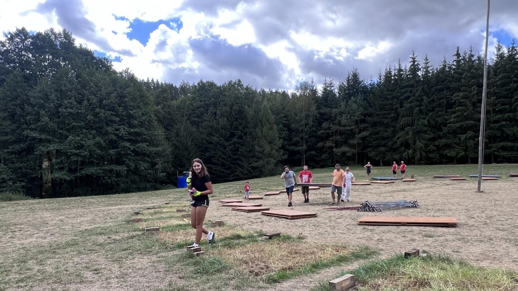 Foto z galerie „Bouračka tábořiště“