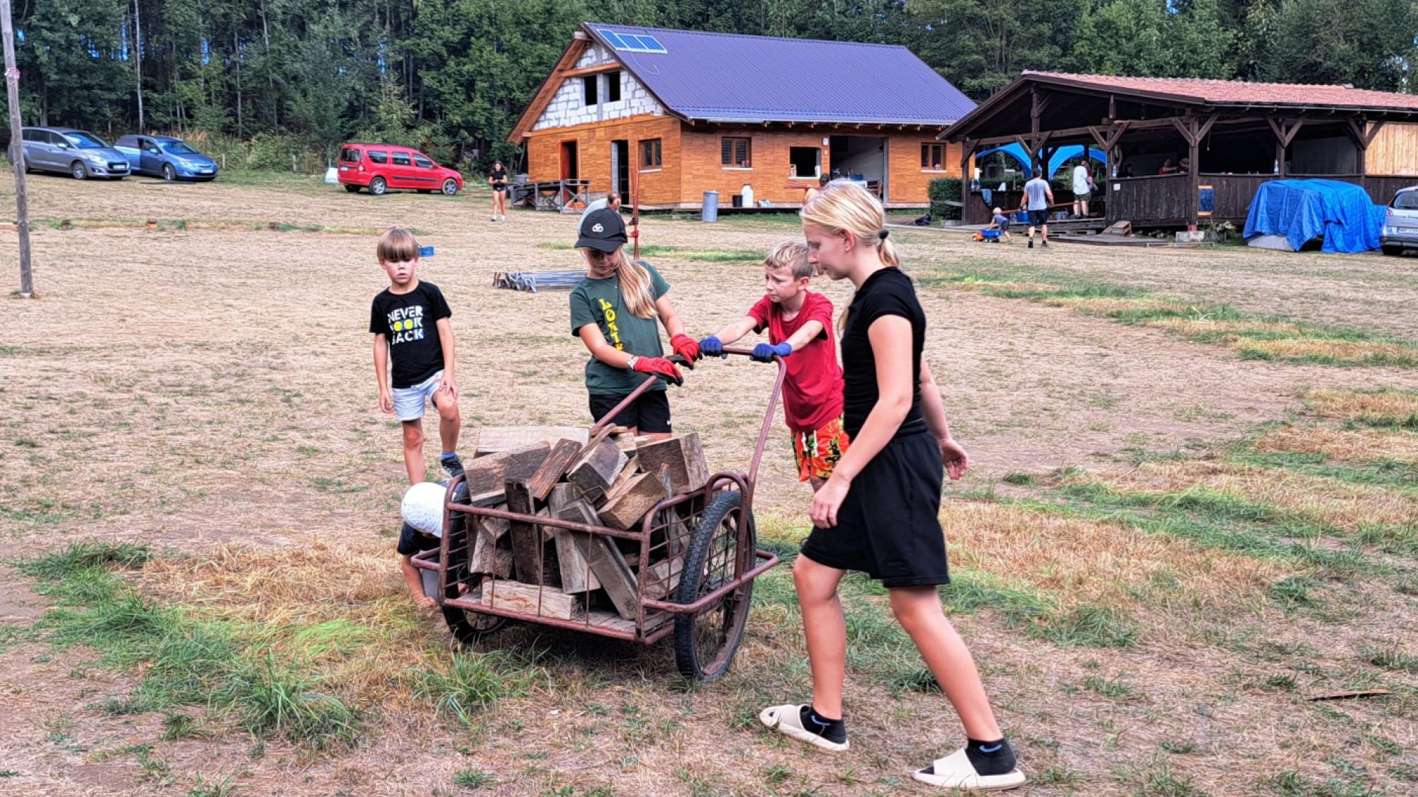Foto z galerie „Bouračka tábořiště“