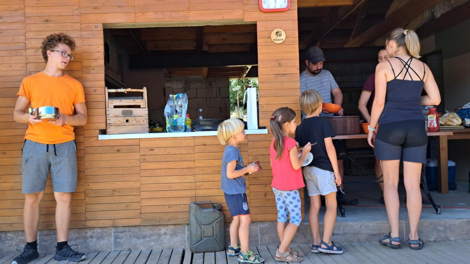 Foto z galerie „Bouračka tábořiště“